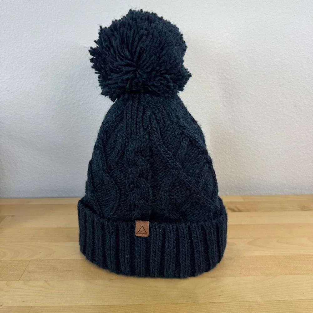 Dunnes Stores Teal Blue Cable Knit Pom Beanie Fleece Lined Mountain Patch OS